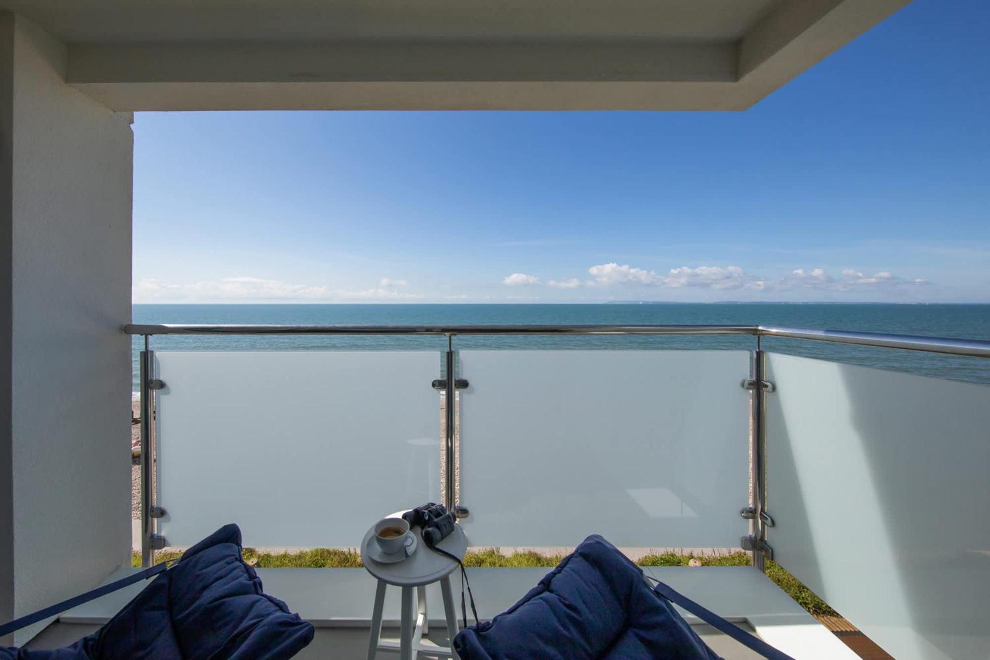 איסט וויטרינג High-End Beachfront Getaway Sea View King Bed מראה חיצוני תמונה