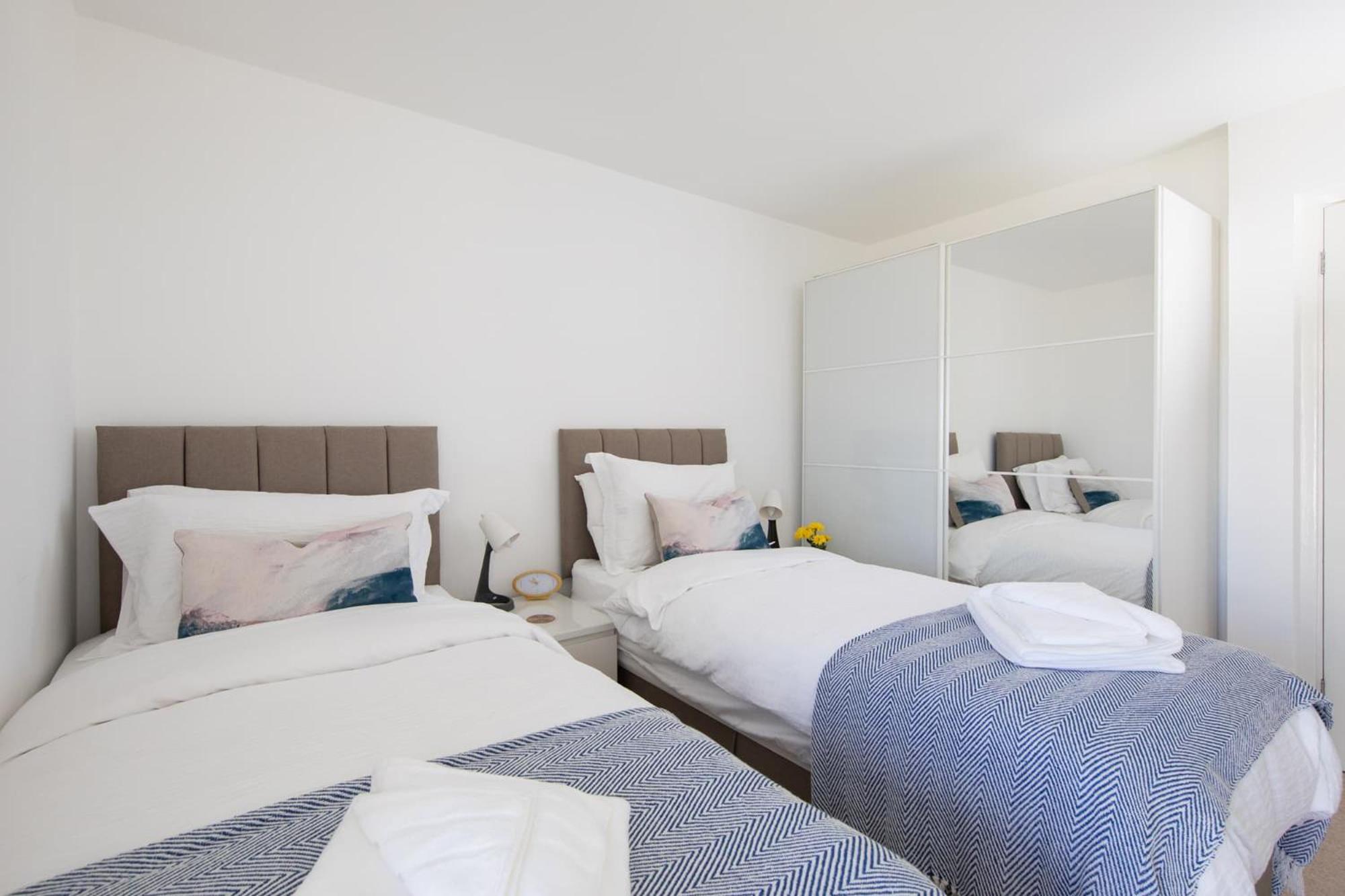איסט וויטרינג High-End Beachfront Getaway Sea View King Bed מראה חיצוני תמונה