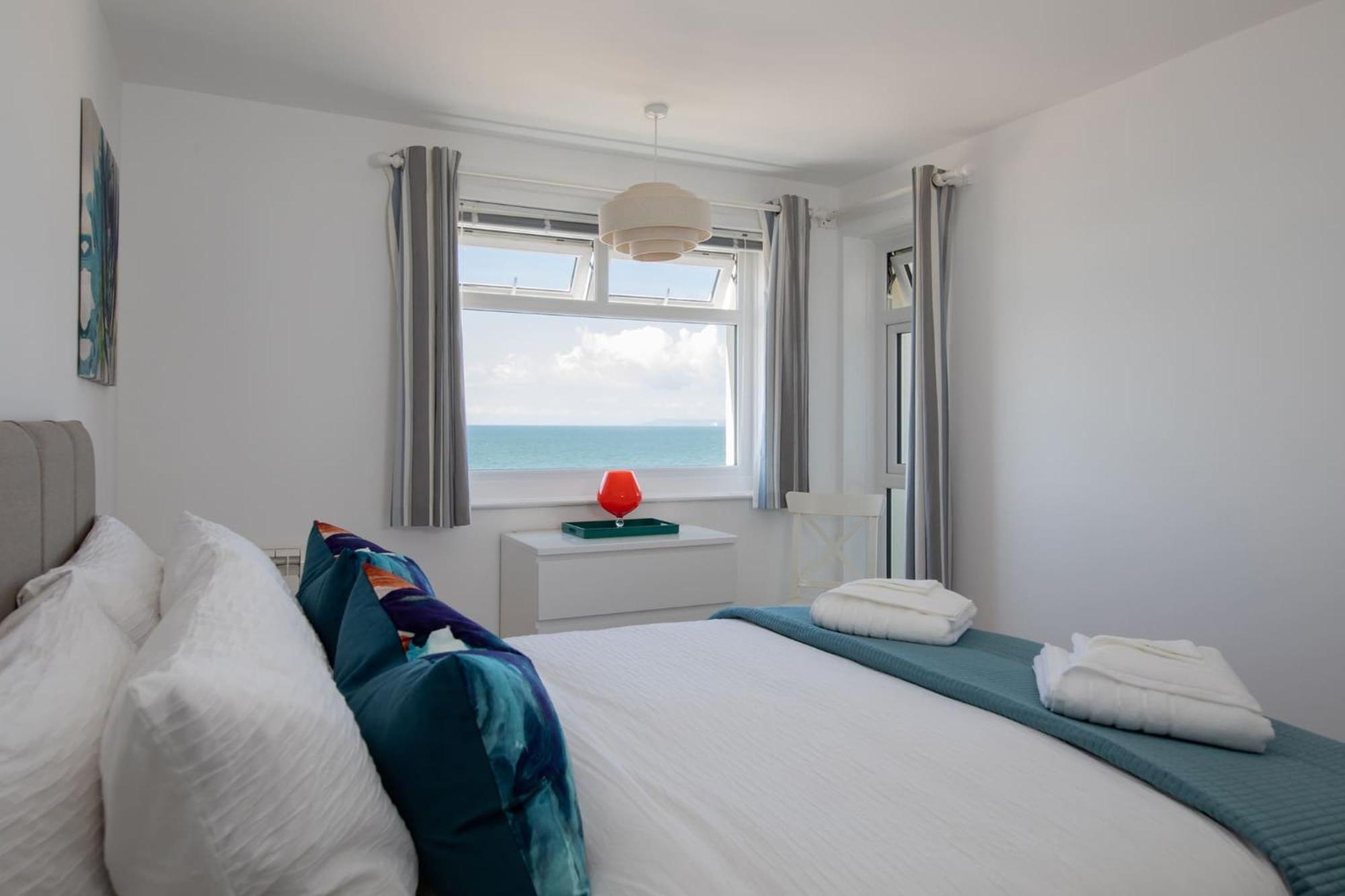 איסט וויטרינג High-End Beachfront Getaway Sea View King Bed מראה חיצוני תמונה
